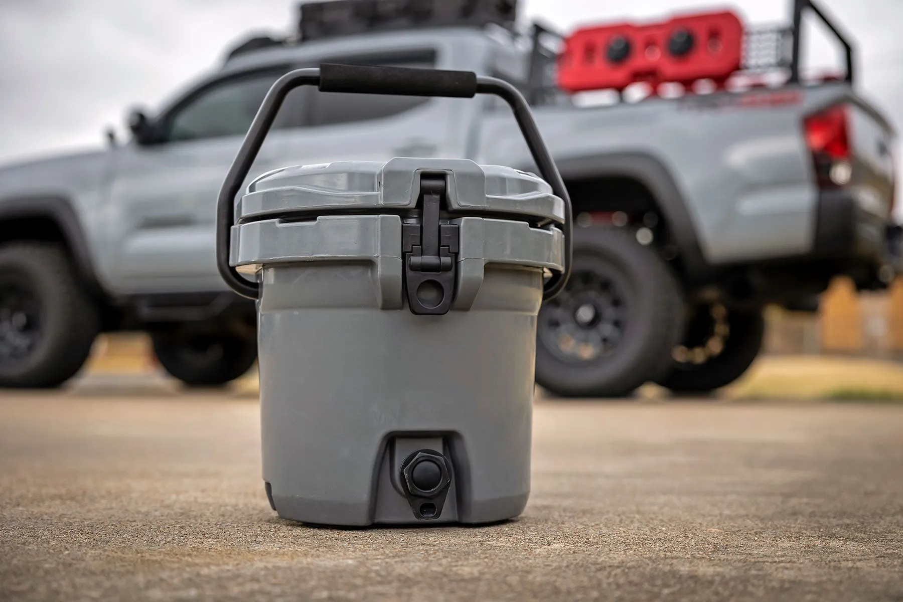 2.5 Gallon Bucket Cooler with Spigot