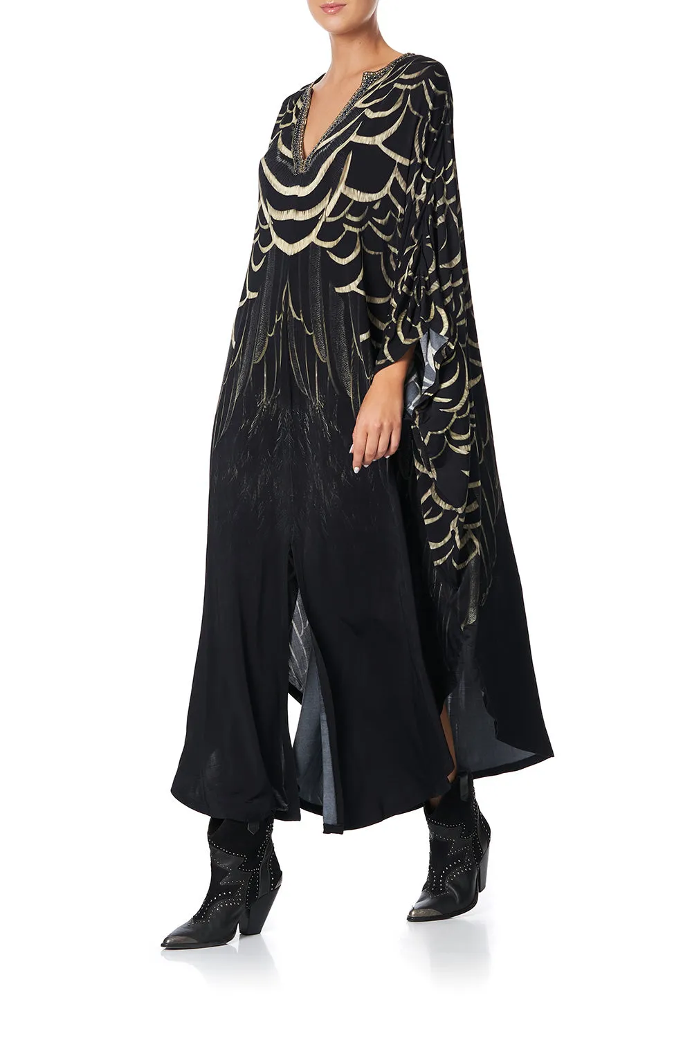 JERSEY LONG KAFTAN WITH ROUNDED HEM UNDER A FULL MOON