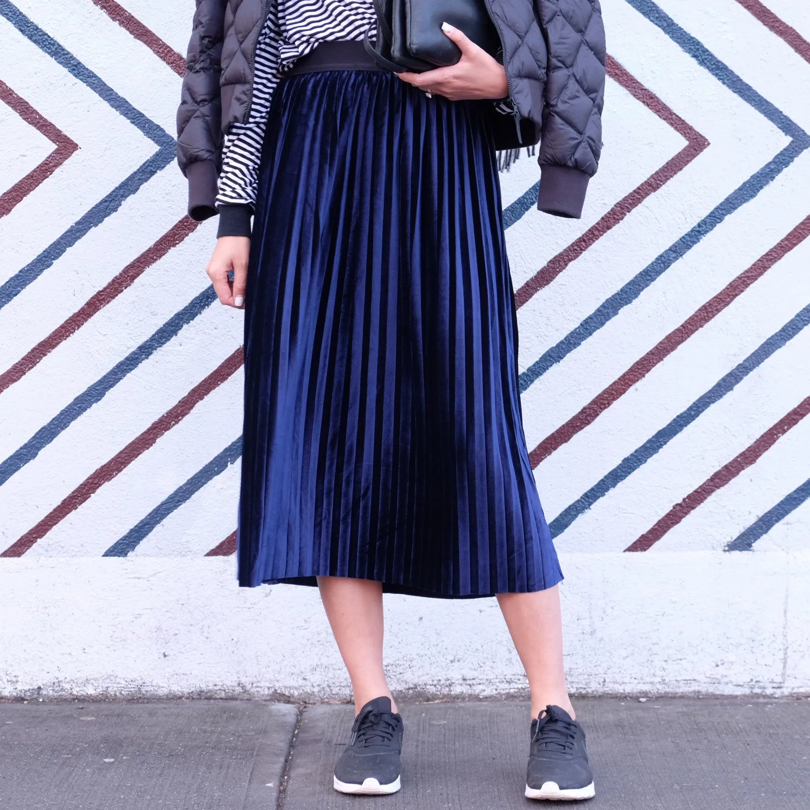 JOEY VELVET PLEATED SKIRT- BURGUNDY