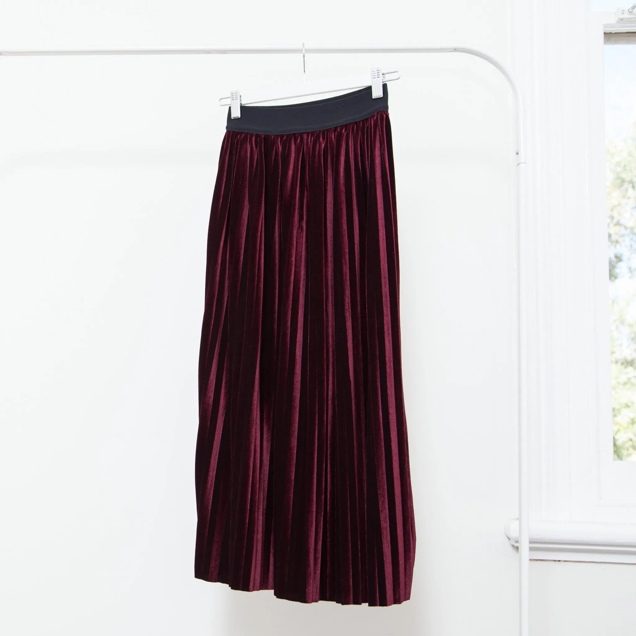 JOEY VELVET PLEATED SKIRT- NAVY